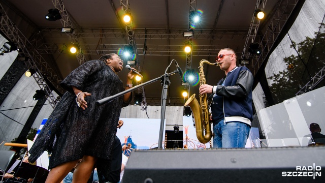 Muzyka klasyczna, jazz oraz techo i to na jednej scenie - takiego miksu brzmień można było posłuchać przy szczecińskich Wałach Chrobrego.