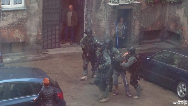 Nad ranem do jednego z mieszkań w kamienicy przy ul. Bohaterów Getta Warszawskiego weszli funkcjonariusze Centralnego Biura Śledczego Policji.