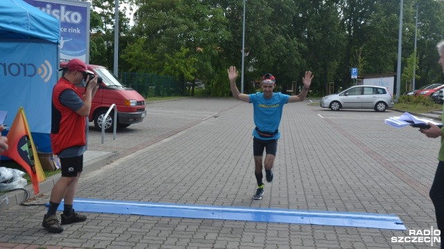 Ponad 160 km w 15 godzin. Pierwszy zawodnik już na mecie [ZDJĘCIA]