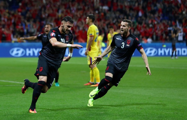 Pierwszy raz na EURO, pierwszy gol w turnieju i pierwszy triumf dla Albanii. Piłkarze tej reprezentacji wygrali z Rumunią 1:0 w meczu grupy A podczas finałów Mistrzostw Europy odbywających się we Francji.