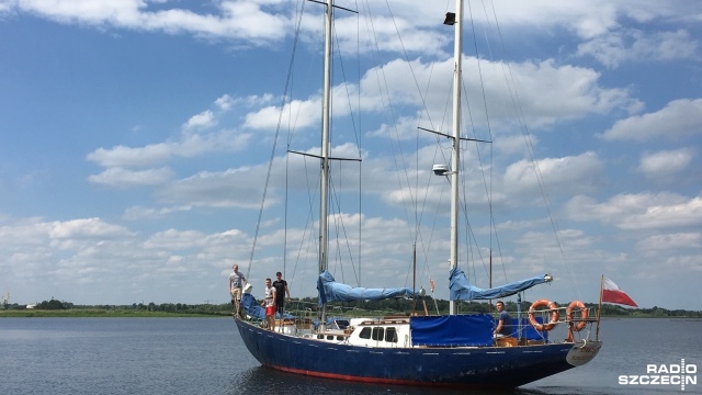 Jacht Bies wyruszył ze Szczecina na regaty The Tall Ships Races 2016. To ubiegłoroczny zdobywca drugiego miejsca tych zawodów w klasie D, czyli najmniejszych jachtów biorących udział w regatach.