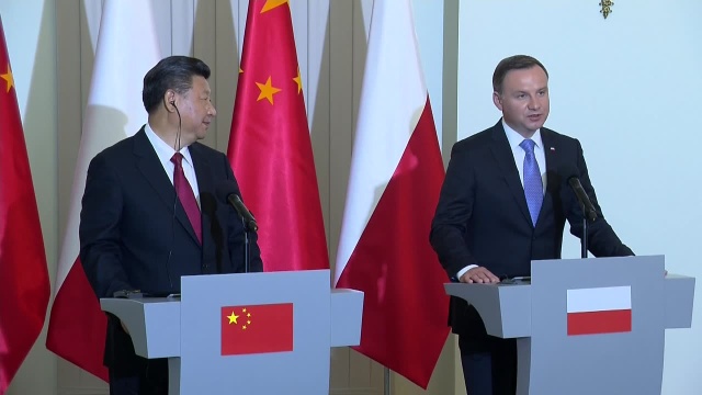 Prezydent Polski i przewodniczący Chińskiej Republiki Ludowej podpisali w poniedziałek oświadczenie o ustanowieniu wszechstronnego strategicznego partnerstwa między Polską a Chinami.
