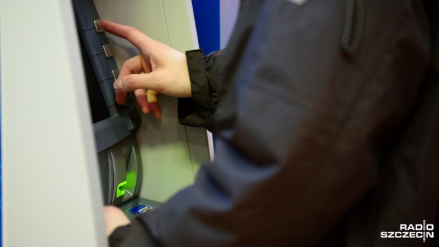 Poważna awaria w mBanku. W poniedziałek klienci przez kilka godzin nie mogli wypłacić gotówki z bankomatu ani zapłacić kartą za zakupy.