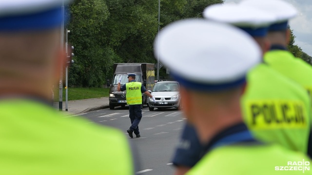 Ok. 20 policjantów kierowało ruchem na skrzyżowaniu ulic Staszica i Ofiar Oświęcimia w Szczecinie. To w ramach rozpoczętych we wtorek wojewódzkich eliminacji do tegorocznej edycji konkursu Policjant Ruchu Drogowego.