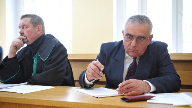 Były szef śląskiej policji Mieczysław Kluk prawomocnie oczyszczony z zarzutu ujawnienia tajemnicy państwowej - podaje Kurier Szczeciński. Sąd Apelacyjny w Szczecinie podtrzymał wyrok uniewinniający, wydany w pierwszej instancji.