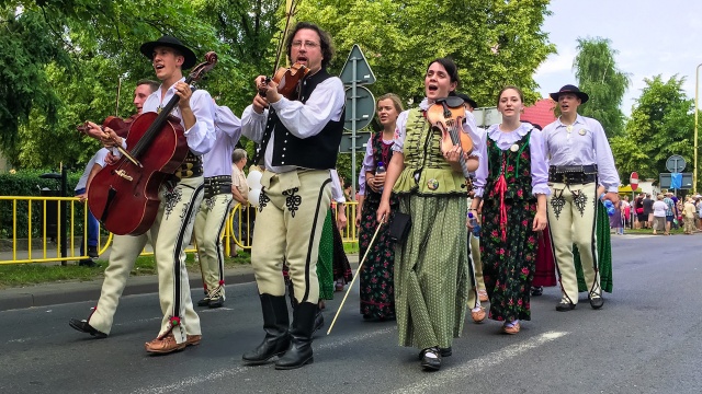 Około 600 osób z różnych zakątków świata bierze udział w Pyrzyckich Spotkaniach z Folklorem. To grupy m.in. z Węgier, Bułgarii czy Indii. Są też reprezentanci Polski, na przykład z Kaszub czy Pomorza Zachodniego.
