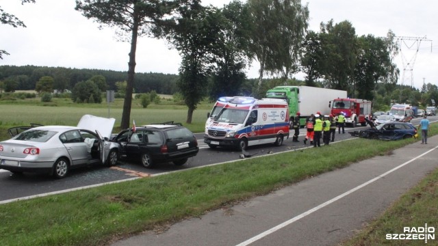 Jedna osoba zginęła, pięć osób rannych w wypadkach na zachodniopomorskich drogach.