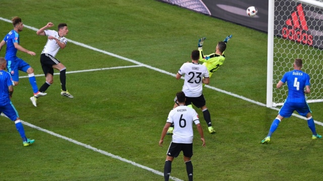 Bez niespodzianki w meczu Mistrzów Świata Niemców z debiutującymi na Euro Słowakami. Wynik 3:0 jest najniższą możliwą karą.