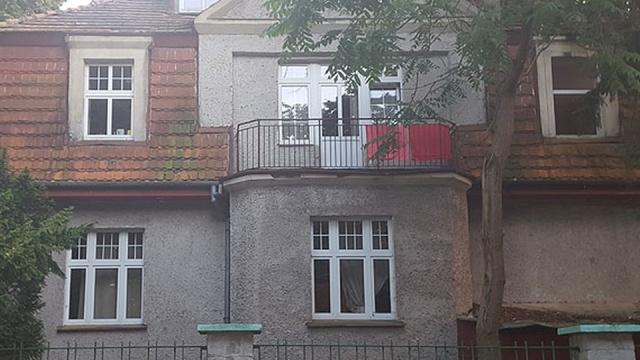 Urząd miasta w Świnoujściu wystawił na sprzedaż były ośrodek wczasowy Laguna przy ulicy Bolesława Prusa. Wcześniej władze miasta chciały ulokować tam uchodźców - informuje portal iswinoujscie.pl.
