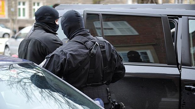 Antyterroryści rozbili gang złodziei ciężarówek. Zorganizowana grupa miała ukraść nawet 60 tirów z Niemiec, by następnie przetransportować je do Polski i sprzedać.