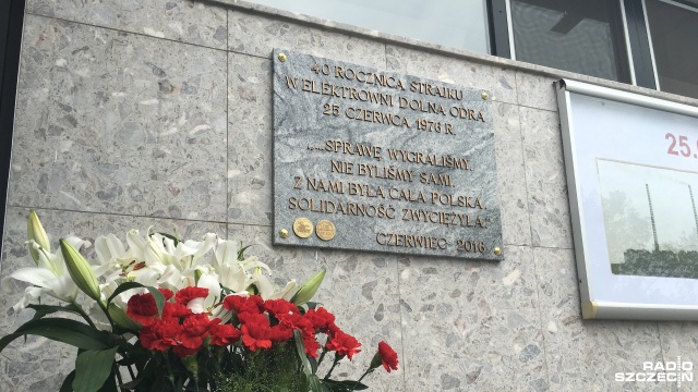 O tym strajku mało kto w Polsce wiedział. W poniedziałek na głównej bramie Elektrowni Dolna Odra pod Gryfinem odsłonięto tablicę upamiętniającą protest załogi elektrowni, który wybuchł 25 czerwca 1976 roku.