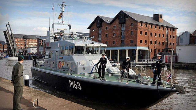 HMS Dasher zacumuje we wtorek przy Nabrzeżu Pasażerskim.