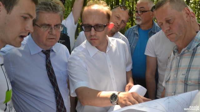 Mieszkańcy podkołobrzeskiego Budzistowa protestują przeciwko budowie drogi ekspresowej S6. Okazuje się bowiem, że o jej szczegółowym przebiegu dowiedzieli się zaledwie kilka tygodni temu.