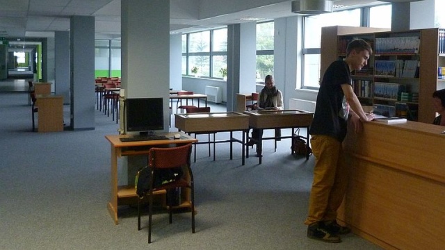Prokuratura umorzyła postępowanie wobec profesora Piotra Niedzielskiego nie doszukując się w działaniu dziekana Wydziału Zarządzania i Ekonomiki Usług przestępstwa.