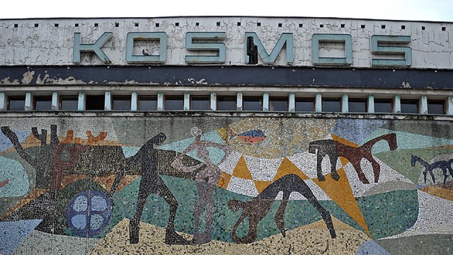 Właściciel kina Kosmos szuka dla niego nowego najemcy. Stary, który zobowiązał się do stworzenia tam wielofunkcyjnej sali widowiskowej - wycofał się.