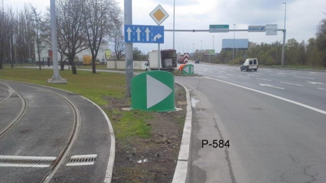 Dwa zielone zbiorniki pojawiły się na ulicy Gdańskiej, za Basenem Górniczym, w kierunku prawobrzeża Szczecina.