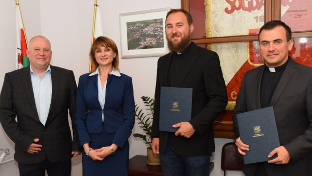 Chodzi o pałac i kościół w Korytowie, które wymagają remontu. Województwo przekaże pieniądze na ich częściową modernizację.