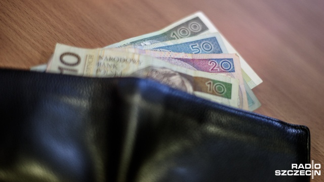 Sejm uchwalił ustawę o minimalnej stawce godzinowej za pracę na umowę zlecenie i w ramach samozatrudnienia. Wyniesie ona 12 zł za godzinę.