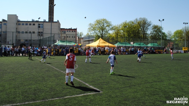 Pięć tysięcy futbolówek trafi do zachodniopomorskich klubów. To prezent od Polskiego Związku Piłki Nożnej. PZPN w ubiegłym roku odnotował nadwyżkę budżetową i postanowiono doposażyć szkółki oraz amatorskie kluby w kraju.