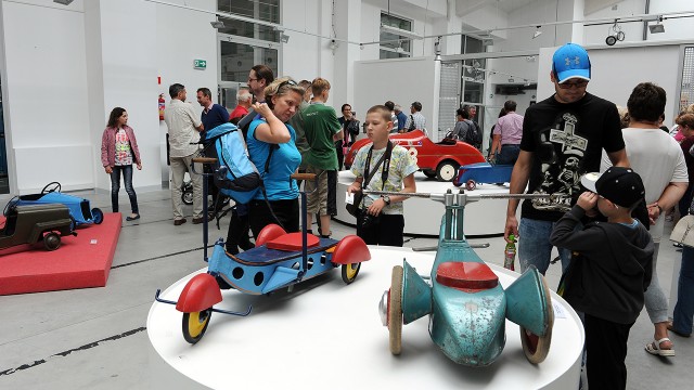 Astona Martina z 1955 roku, dwadzieścia lat starszego Jaguara oraz niemieckie traktory w wersji mini można oglądać w szczecińskim Muzeum Techniki i Komunikacji.