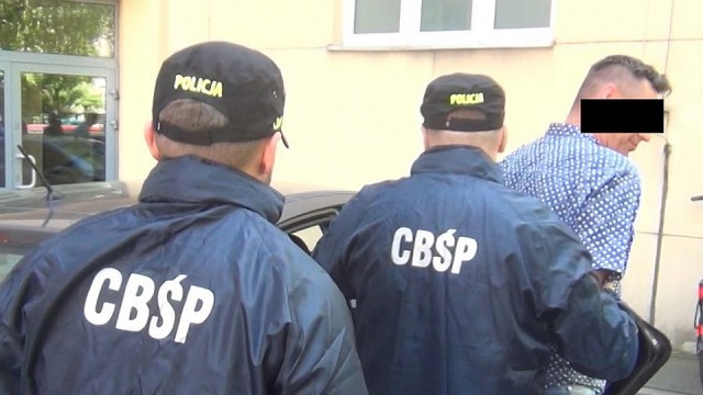 Przerzucili nielegalnie z Węgier co najmniej 14 Irakijczyków. Dwóch pochodzących ze Szczecina kierowców zatrzymali niemieccy policjanci.