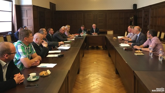 Produkcja mleka się nie opłaca, ceny w skupach są tragicznie niskie - alarmują zachodniopomorscy rolnicy.