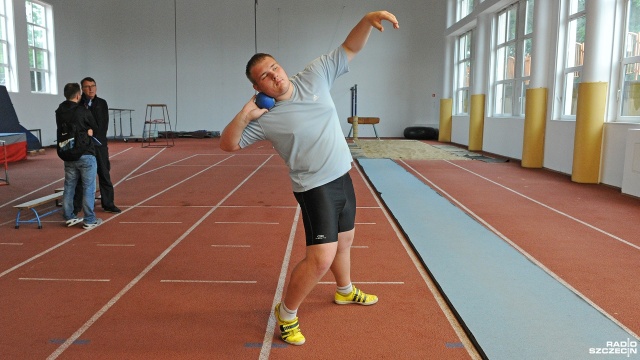 Następca Tomasza Majewskiego wychowuje się w Szczecinie i trenuje w Miejskim Klubie Lekkoatletycznym. 15-letni Mateusz Gładkowski w swojej kategorii wiekowej deklasuje rywali w pchnięciu kulą. W kategorii wiekowej do lat 17 jest ósmy w kraju.