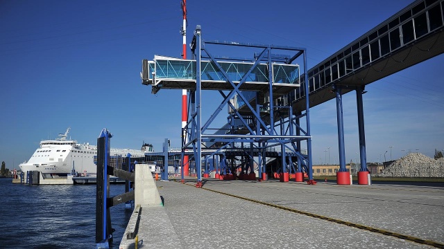 Zarząd Morskich Portów Szczecin i Świnoujście chce wprowadzić zapisy skracające postój promów pomiędzy rozładunkiem a załadunkiem przy terminalu promowym w Świnoujściu. Przeciwko temu protestuje największa spółka obsługująca połączenie do Szwecji - Unity Line.