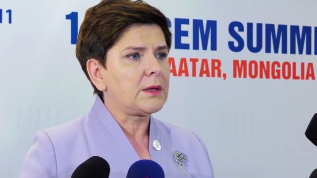 Beata Szydło i Donald Tusk składają kondolencje rodzinom ofiar ataku w Nicei. Do zamachu doszło w czwartek - w dzień francuskiego święta narodowego, rocznicy wyzwolenia Bastylii. Terrorysta wjechał ciężarówką w tłum.