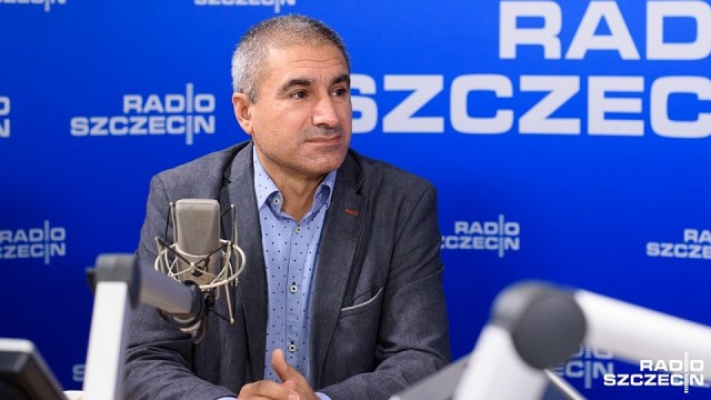 Turcja jest krok od tego, aby podzielić losy Syrii - komentuje politolog Uniwersytetu Szczecińskiego. Według doktora Fuada Jommy, mimo to że pucz został powstrzymany podziały w armii są jeszcze większe.