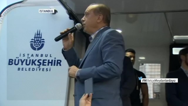 Turecki prezydent chce ekstradycji Fetullaha Gulena, który jego zdaniem był inspiratorem nieudanego zamachu stanu. Recep Erdogan wezwał władze Stanów Zjednoczonych do wydania lub aresztowania islamskiego duchownego.