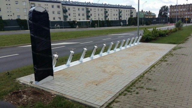 Pierwsze nowe stacje roweru miejskiego zamontowano w niedzielę w Szczecinie. Stanęły przy skrzyżowaniu ul. Krasińskiego z Wszystkich Świętych i przy skrzyżowaniu ul. Chopina z Krasińskiego.