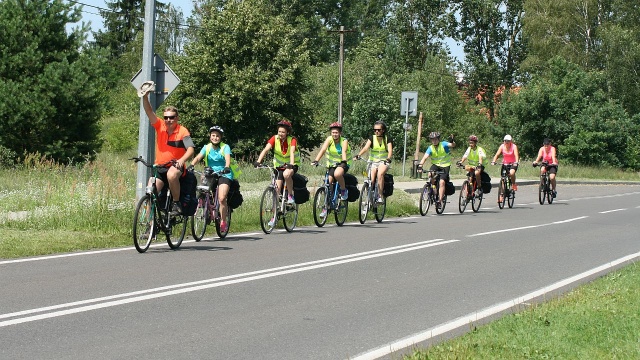 Dzieci z domu dziecka w Trzcińsku-Zdroju wyruszyły rowerami ze Szczecina i objechały cały Zalew Szczeciński, robiąc przystanki m.in. w Świnoujściu oraz Wolinie.