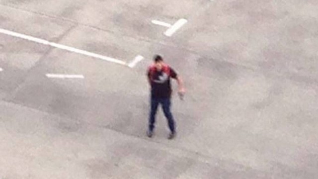 18-letni Niemiec pochodzenia irańskiego zabił podczas piątkowego ataku w centrum handlowym dziewięć osób, a kilkanaście ranił. Po ataku popełnił samobójstwo.