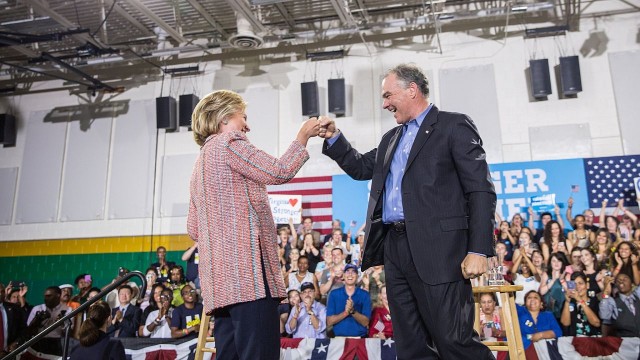 Kandydatka Demokratów w prezydenckich wyborach w Stanach Zjednoczonych podczas wiecu w Miami zaprezentowała swojego kandydata do urzędu wiceprezydenta. Został nim senator Tim Kaine.