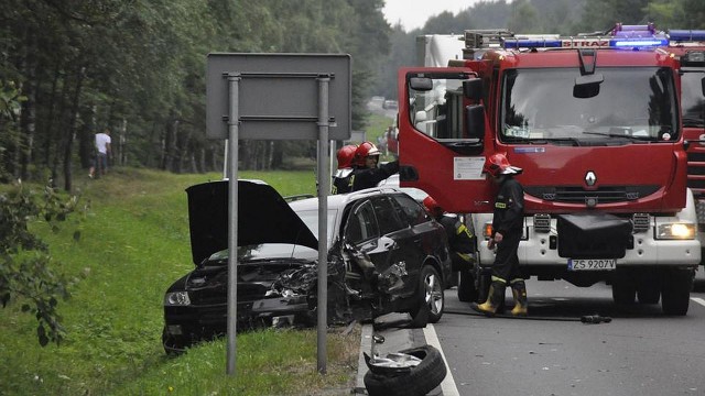 Zderzenie na drodze krajowej nr 11 z Koszalina do Bobolic.