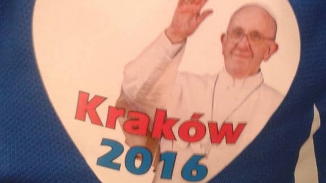 Oszuści na Światowe Dni Młodzieży grasują w Krakowie. Tamtejsza policja zatrzymała kilkudziesięciu pseudo wolontariuszy, którzy sprzedawali serduszka z wizerunkiem papieża.