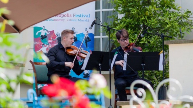 Szczecińska Baltic Neopolis Orchestra udała się nad morze. Zamiast piaszczystych plaż wybrała świnoujski amfiteatr czy promenadę - wszystko w ramach Art Weeku, części drugiego Międzynarodowego Festiwalu Muzyki.