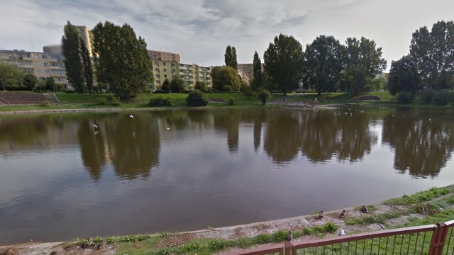 Nowe ogrodzenie, ławki, kosze na śmieci i chodniki powstaną przy Stawie Rubinowym na szczecińskim Prawobrzeżu.
