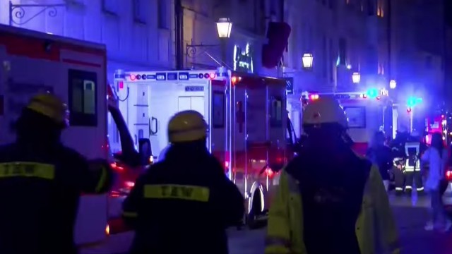 Zamach w Ansbach prawdopodobnie miał podłoże islamistyczne - informuje bawarskie MSW. Zdaniem szefa tego resortu, Joachima Herrmanna nie można wykluczyć też, że 27-letni uchodźca z Syrii, który w niedzielę wieczorem wysadził się przed restauracją w centrum miasta kontaktował się z ISIS.