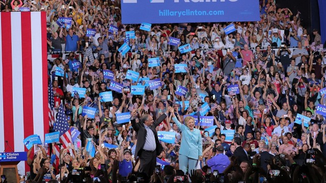 Blisko pięć tysięcy delegatów ugrupowania oficjalnie nominuje Hillary Clinton na kandydatkę partii w wyborach prezydenta USA.