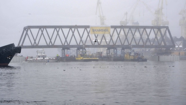 Firma Skanska zwolni nawet co piątego pracownika - tak informuje Rzeczpospolita. Załoga liczy sześć tysięcy osób. Zwolnionych ma być 1150.