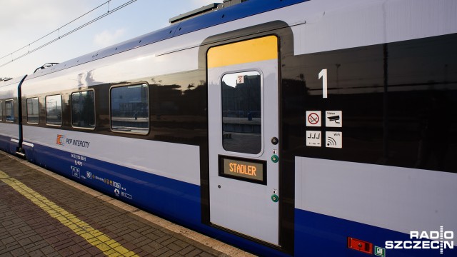 Kolejarze w końcu przeprogramują swoje urządzenia. Jak donosi rynekkolejowy.pl, PKP Intercity w najbliższym czasie zamierza zmienić oprogramowanie swoich dworcowych biletomatów.
