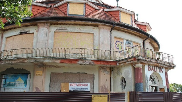 Kiedyś zabytek nazywany perłą kurortu, dzisiaj rudera, hotel Bałtyk w Międzyzdrojach inwestora nie może znaleźć od dwóch lat.