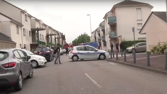 O większą ochronę kościołów, meczetów i synagog apelują szefowie związków wyznaniowych we Francji. To efekt wtorkowego zamachu na kościół w Normandii.