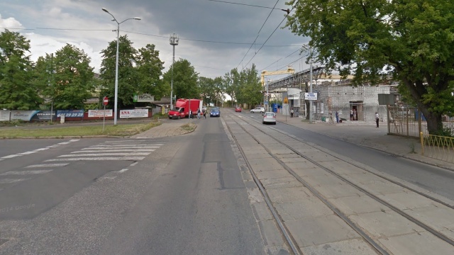 Duże zmiany i problemy z przejazdem czekają kierowców i pasażerów komunikacji miejskiej w rejonie ulic Nocznickiego i Stalmacha. Rozpoczął się tam remont dwóch przejazdów kolejowych w rejonie Stoczni.