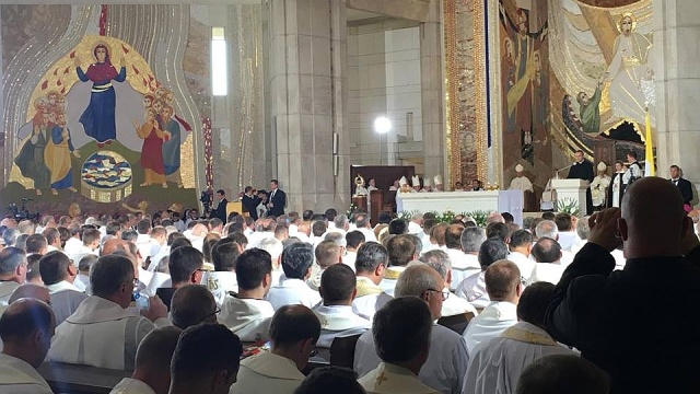 Zakończyła się msza święta pod przewodnictwem papieża Franciszka w Sanktuarium św. Jana Pawła II w Krakowie-Łagiewnikach. Uczestniczyli w niej kapłani, zakonnicy i zakonnice, osoby konsekrowane i seminarzyści z całej Polski.