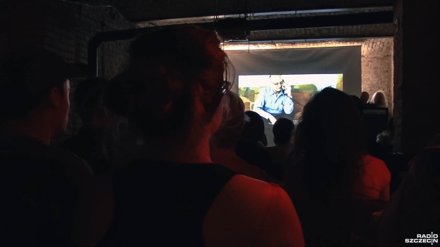 Szczecińscy seniorzy tworzą autorskie filmy. Produkcje filmowe przygotowane przez Stowarzyszenie Kamera i Uniwersytet Trzeciego Wieku zostały zaprezentowane w plenerze.