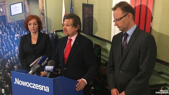 Jak to możliwe, że w Szczecinie nie potrafimy zrealizować w terminie tak prostej inwestycji jak spalarnia śmieci - pyta szczeciński poseł Nowoczesnej. Piotr Misiło złożył wniosek do Najwyższej Izby Kontroli o zbadanie tej sprawy.