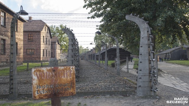 Historycy i przedstawiciele organizacji żydowskich protestują przeciwko ułaskawieniu burmistrza niemieckiego miasta Krauschwitz, który wcześniej został skazany za negowanie Holocaustu.